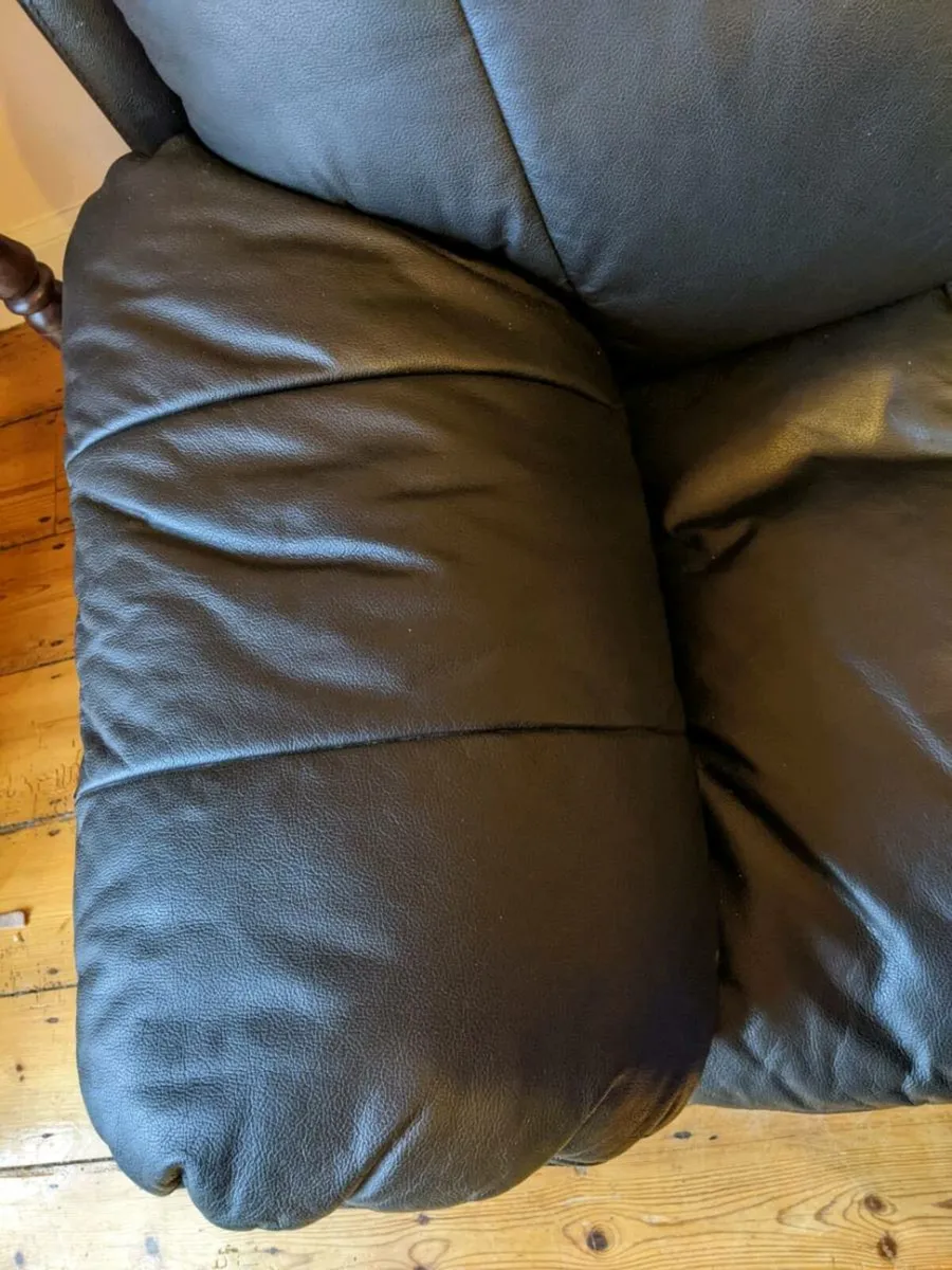 Black leather couch excellent condition - Image 4