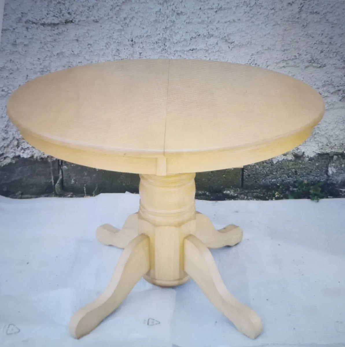 Table and chairs - Image 3