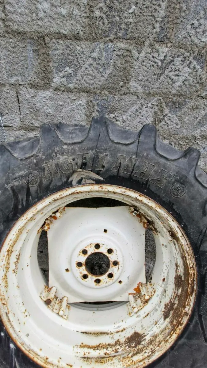 Ford tractor tyres - Image 1
