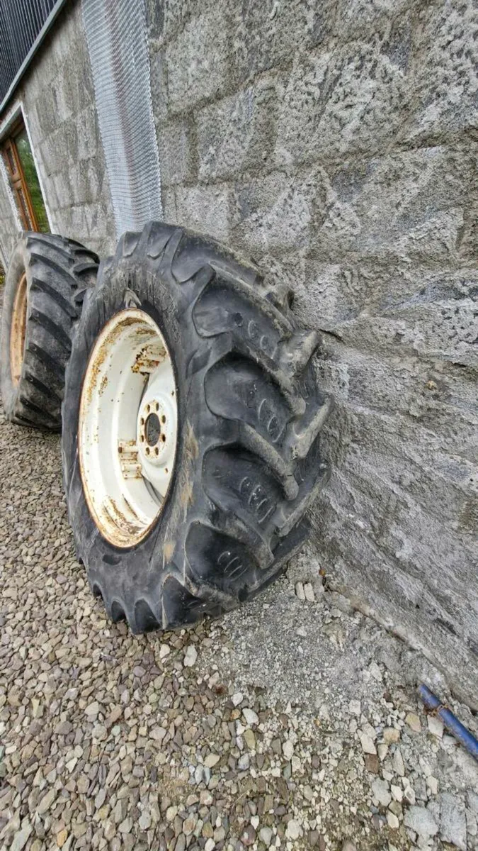 Ford tractor tyres - Image 3