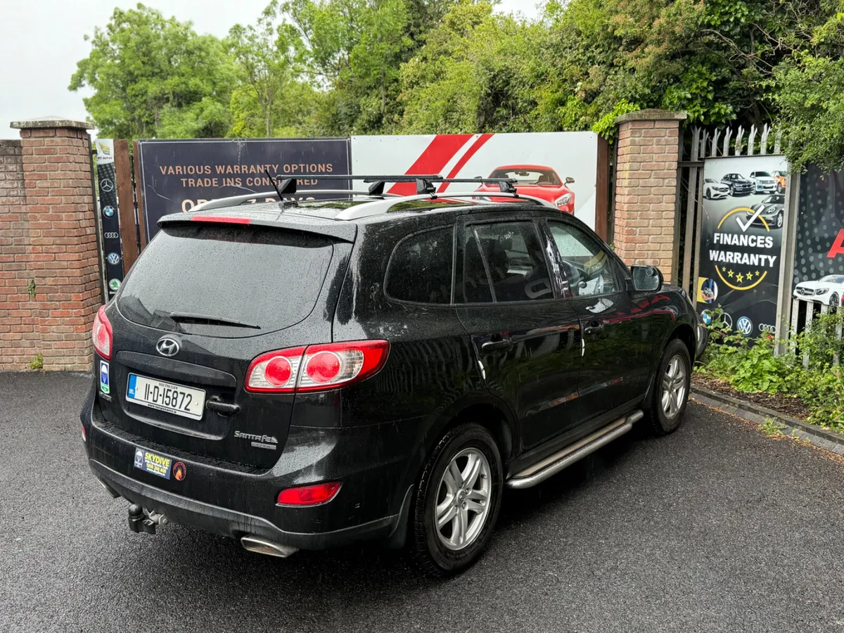 2011 Hyundai Santa Fe 2.0 2WD 7 SEATS - Image 3