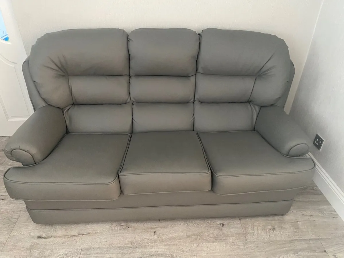 Sofas: three and two piece sofa - Image 4