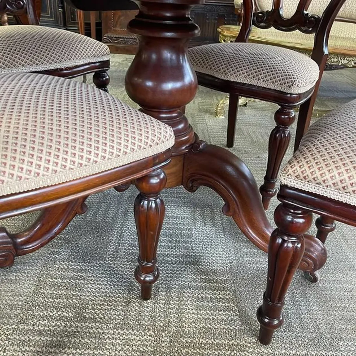 Fabulous mahogany Victorian oval dining table & 4 - Image 2