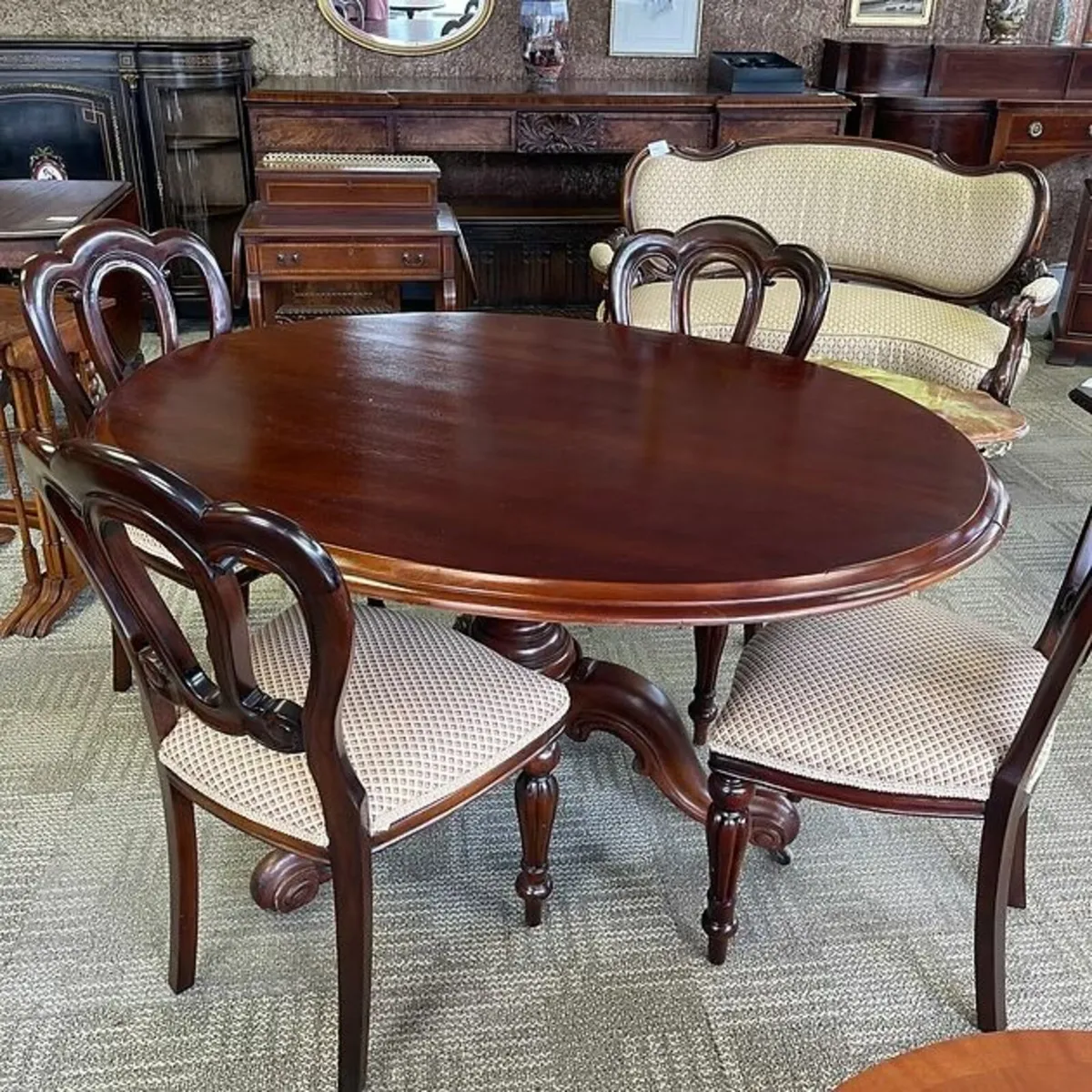 Fabulous mahogany Victorian oval dining table & 4 - Image 3