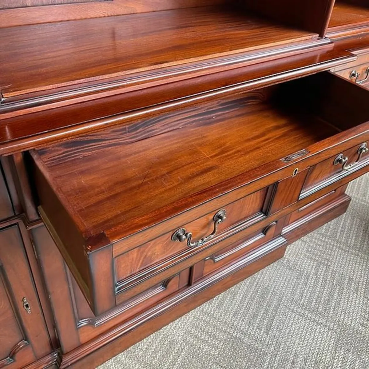 Fabulous mahogany open bookcase/display cabinet - Image 4