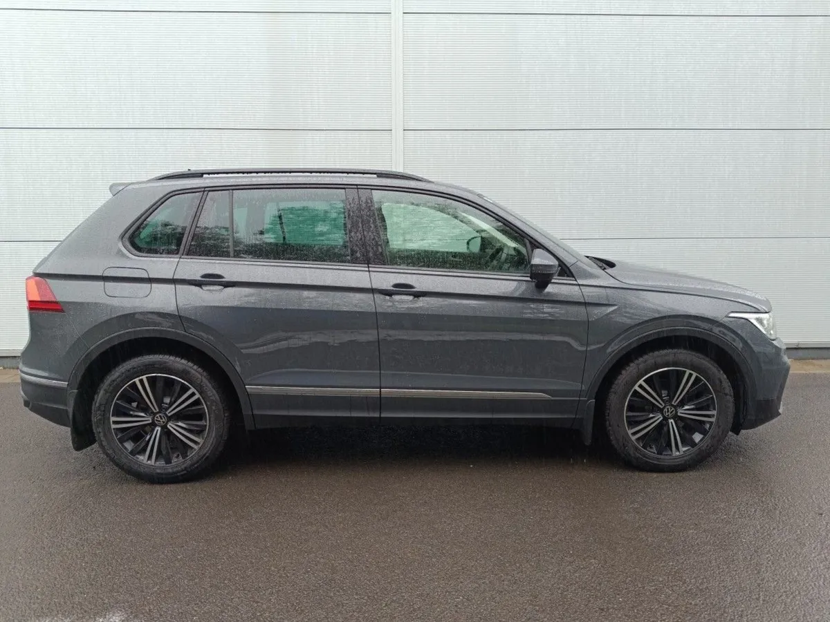 Volkswagen Tiguan 2.0 TDI 122HP Life 5dr Mint - Image 2