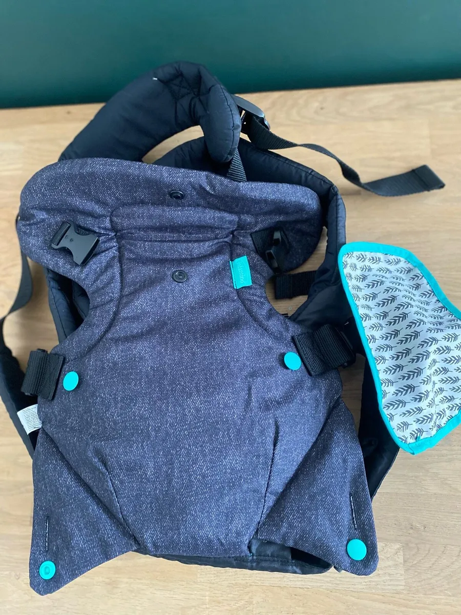 Free baby carriers x 2 - Image 3