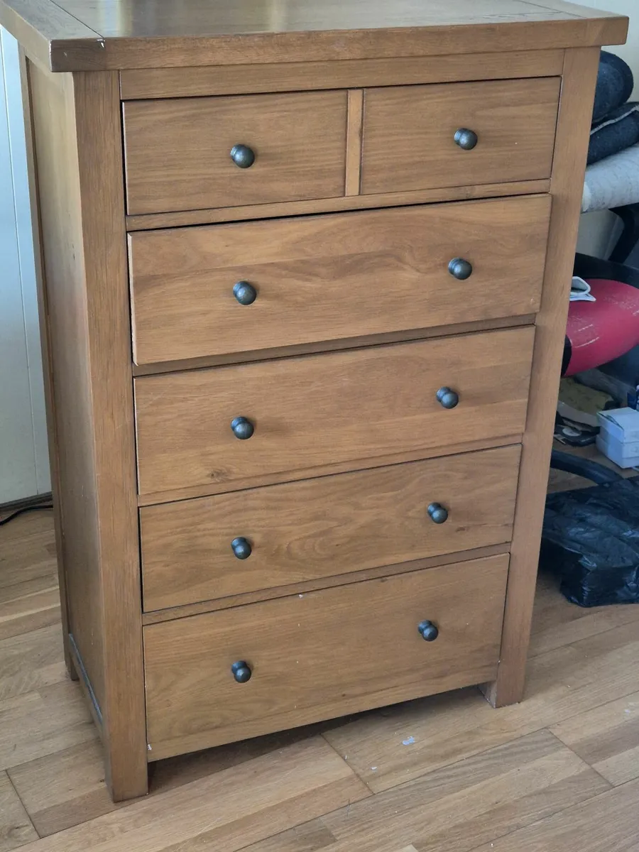 Chest of drawers