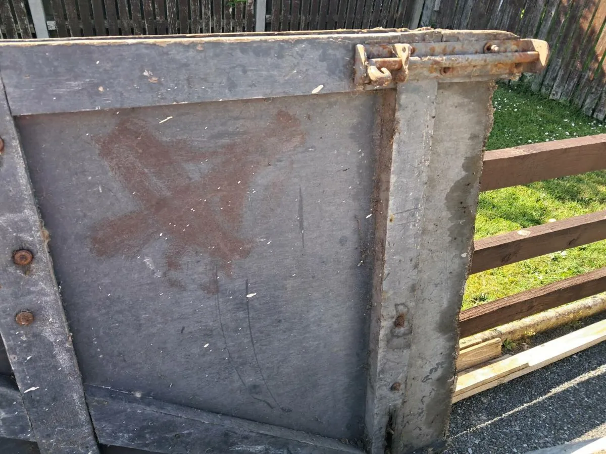 Pair of garage door - Image 2