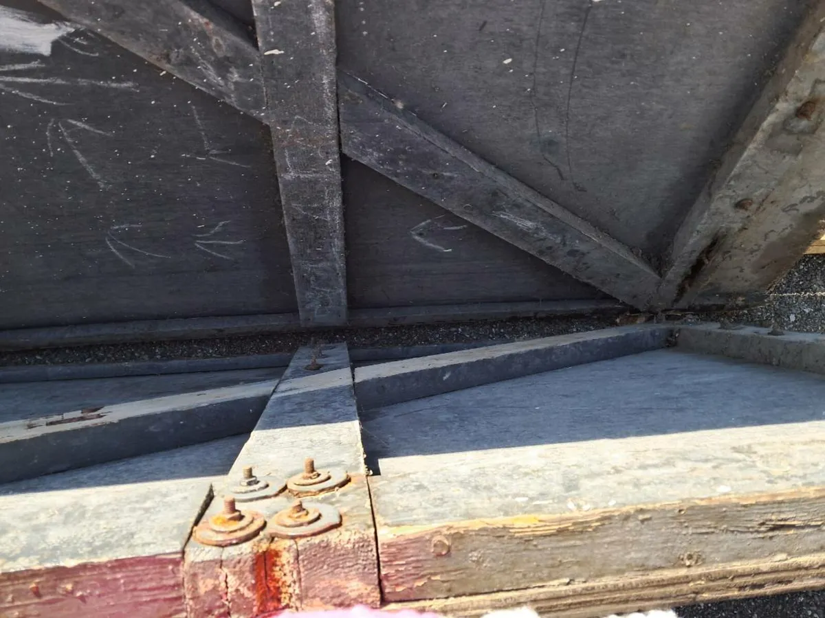 Pair of garage door - Image 4