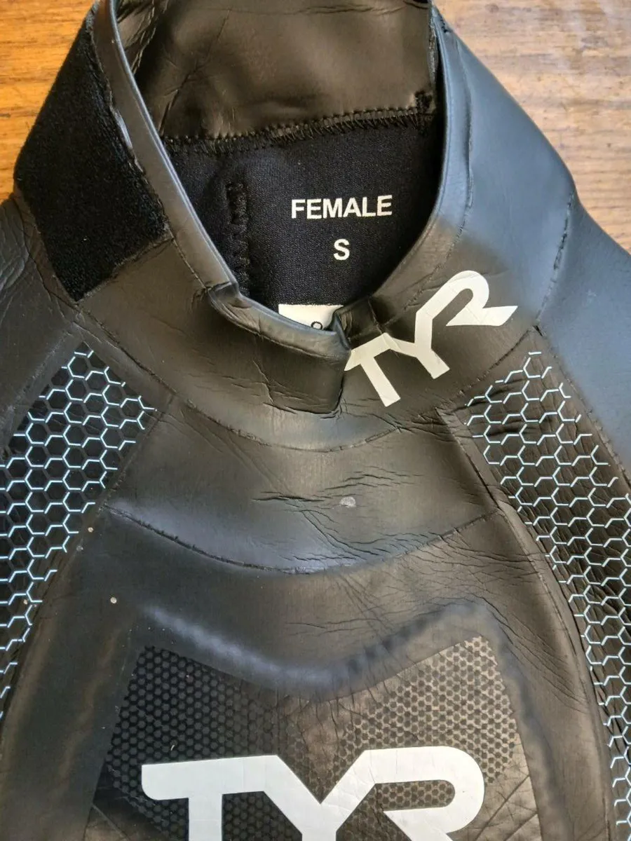 TYR womans size S hurricane SWIM  Wetsuit - Image 3