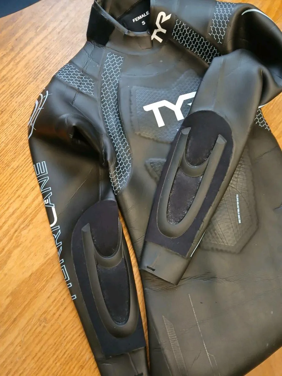 TYR womans size S hurricane SWIM  Wetsuit - Image 4
