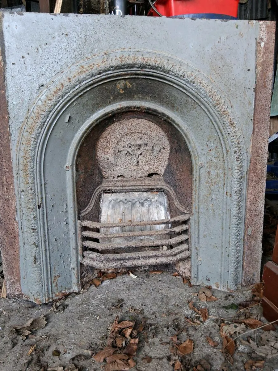Cast iron grate - Image 1