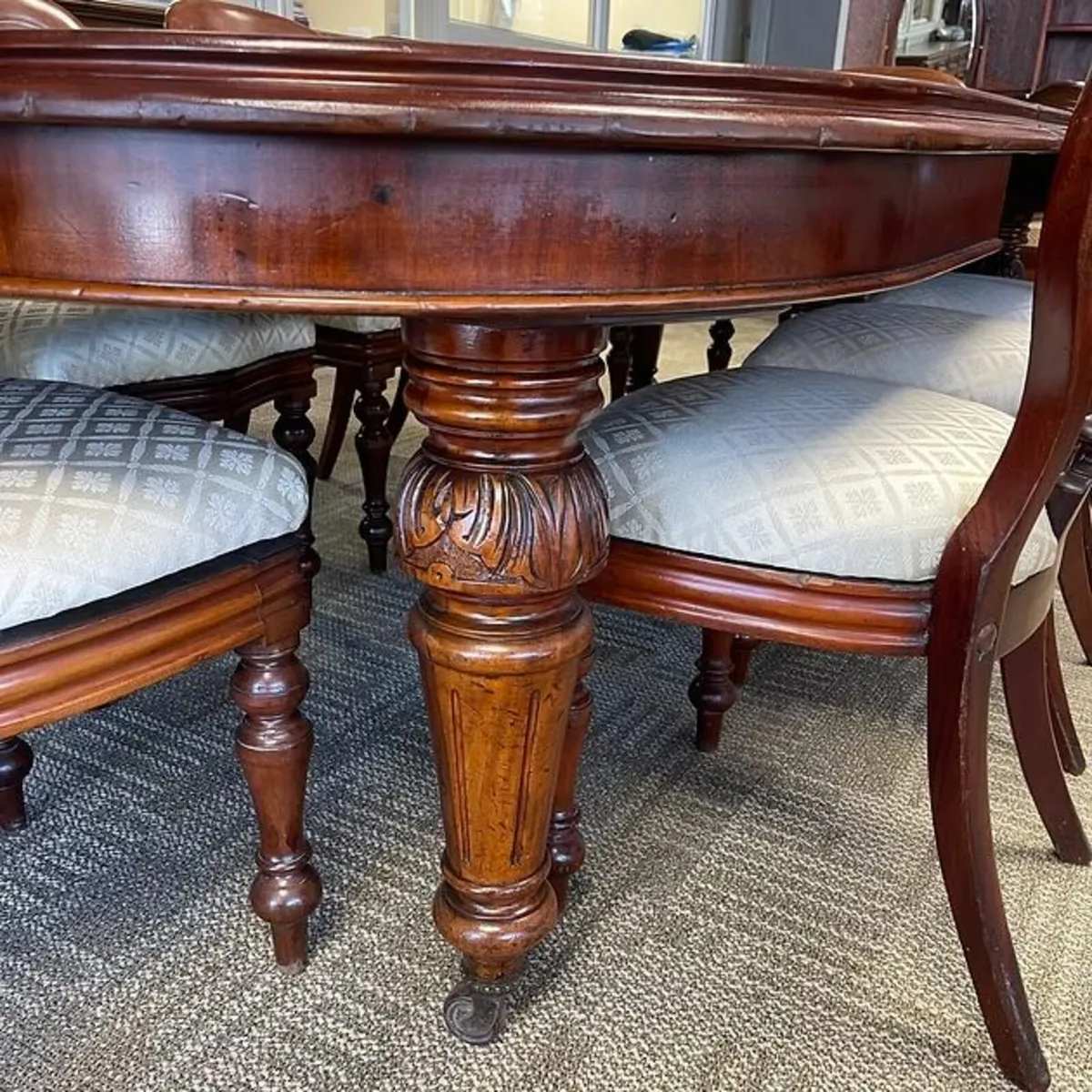 Beautiful mahogany extendable d-end dining table - Image 2