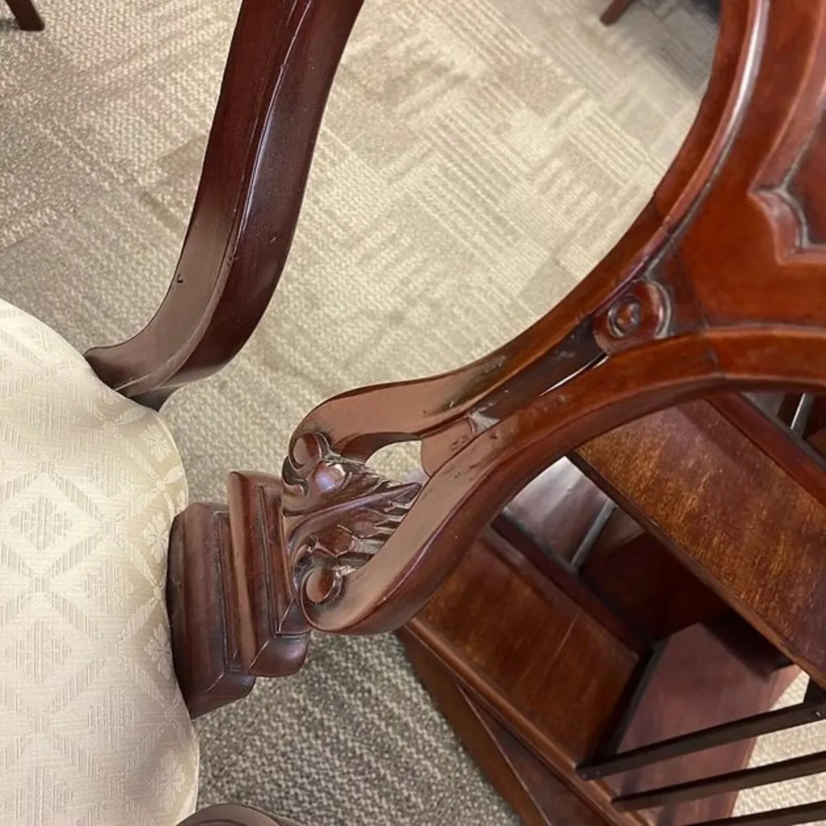 Beautiful mahogany extendable d-end dining table - Image 3