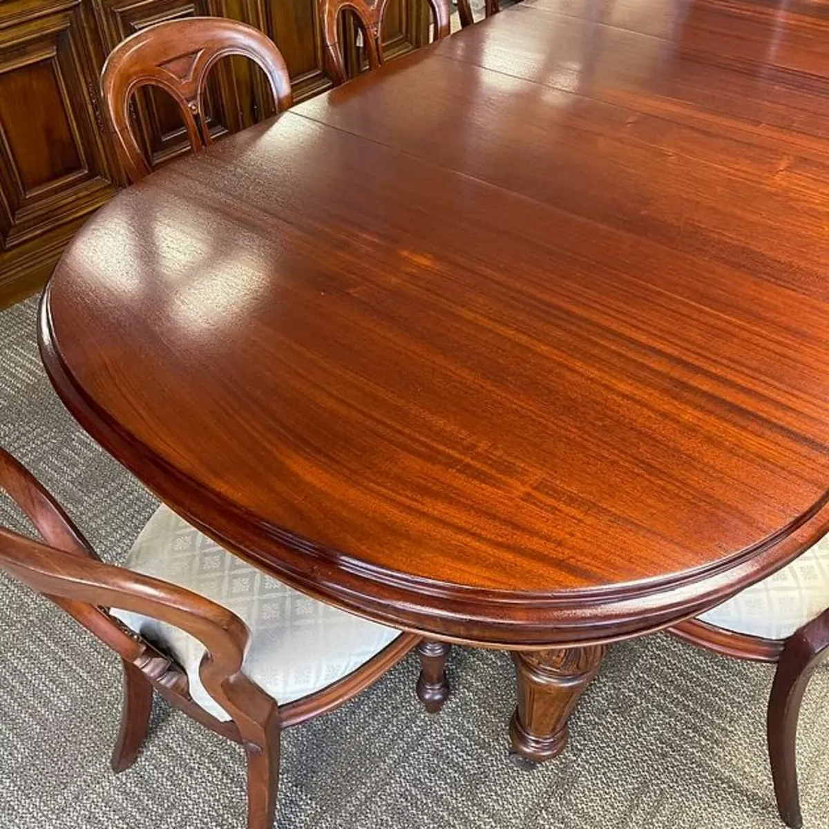 Beautiful mahogany extendable d-end dining table - Image 4