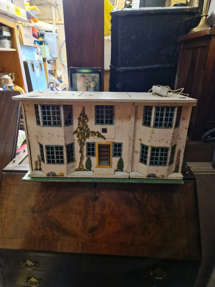 Vintage Dolls House - Image 1