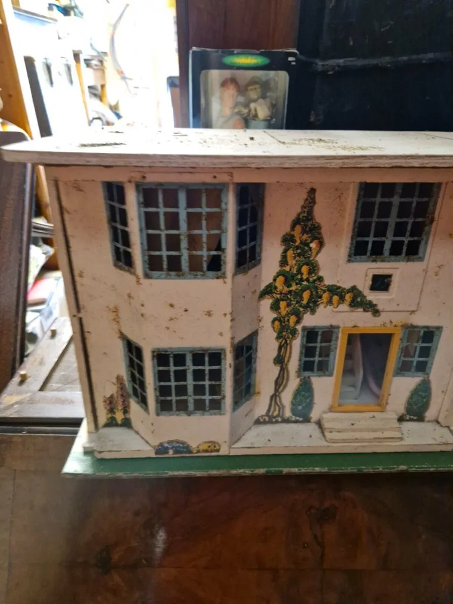 Vintage Dolls House - Image 2