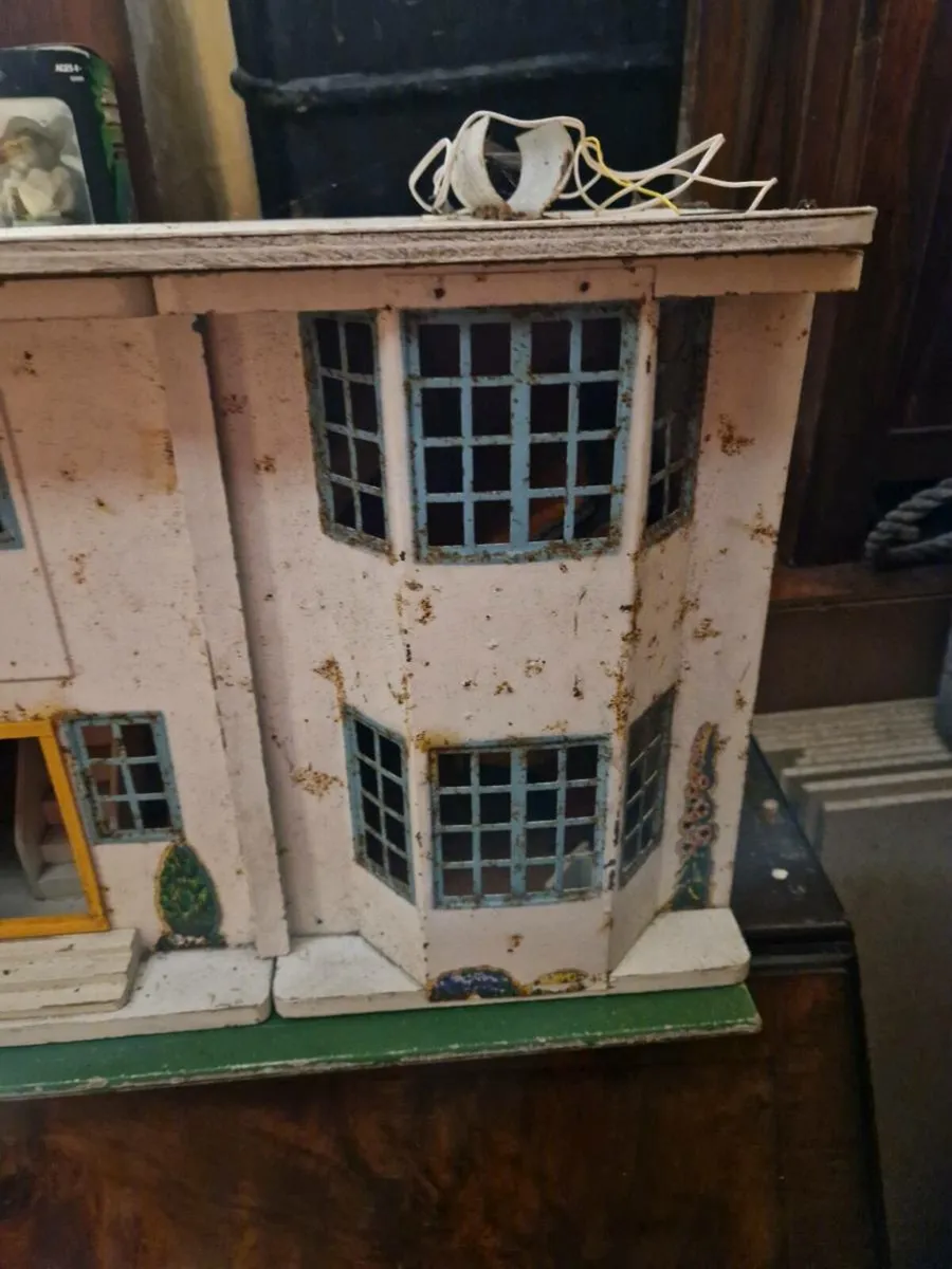 Vintage Dolls House - Image 4