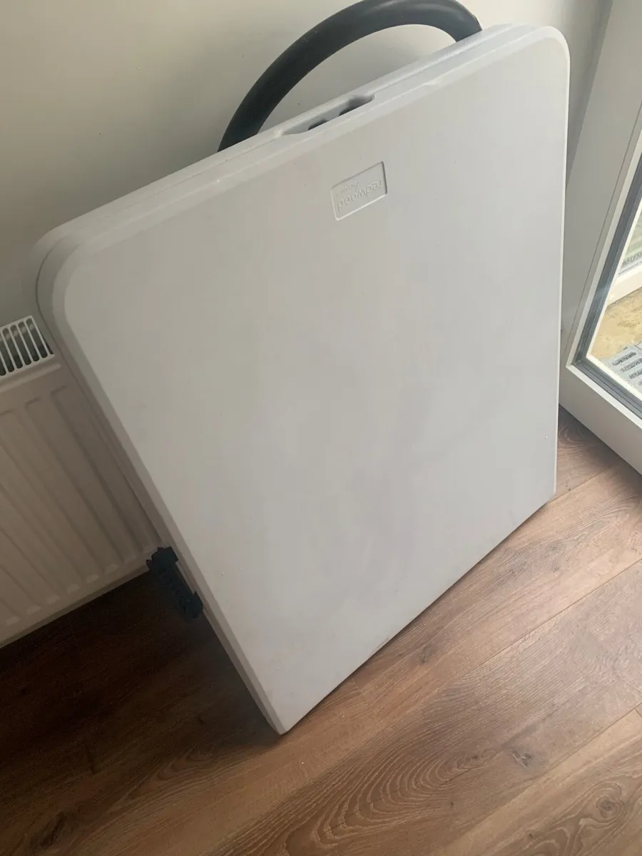 Fold up table - Image 1