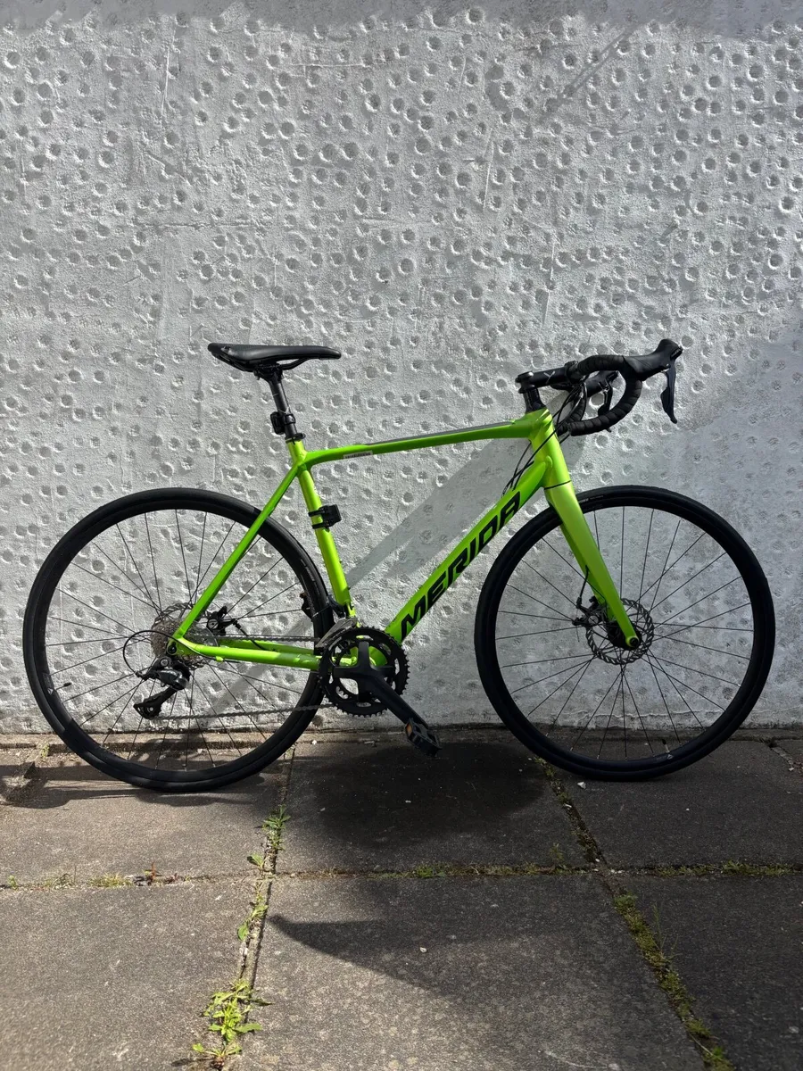 Merida Scultura Disc 200 Road bike Size M/L - Image 1