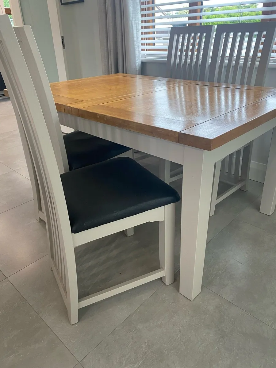 Table and 4 chairs - Image 3