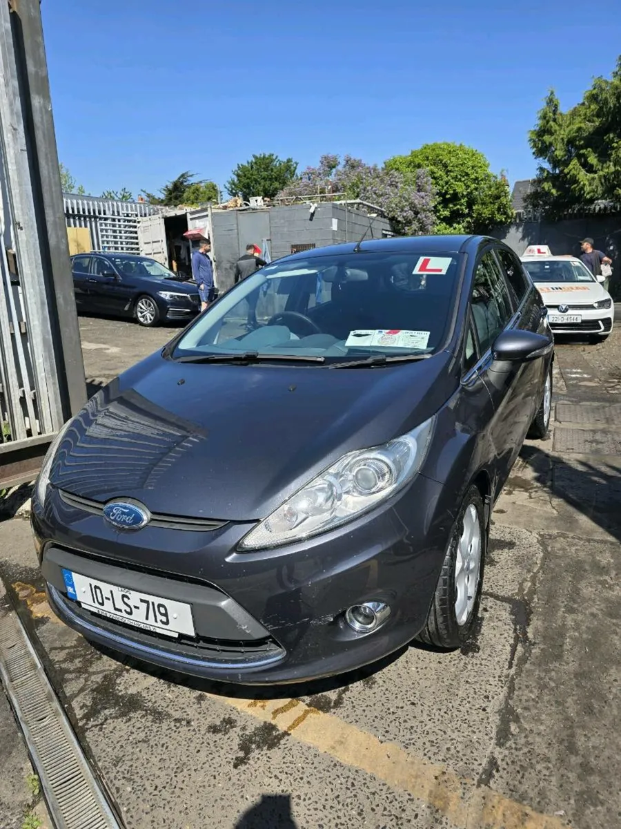 Ford fiesta 2010 tax 08/ 25 - Image 3