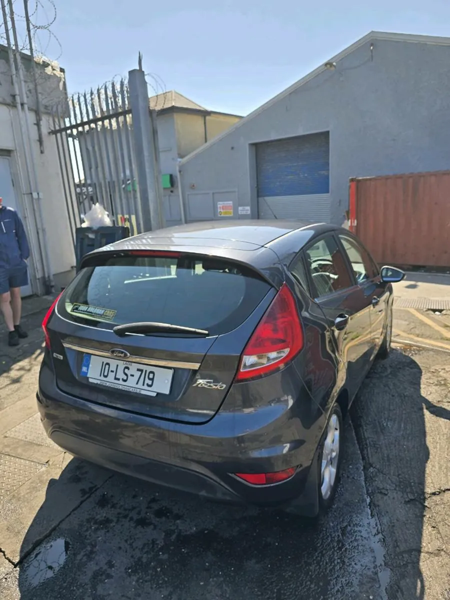 Ford fiesta 2010 tax 08/ 25 - Image 4