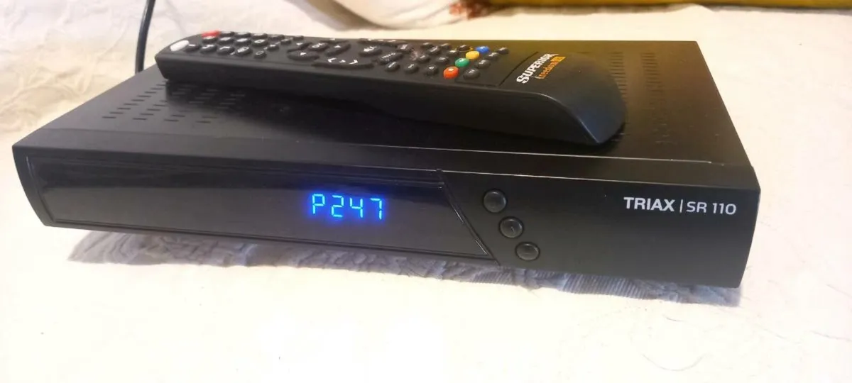 Toshiba DVD/CD/USB Player with remote & Scart lead - Image 1