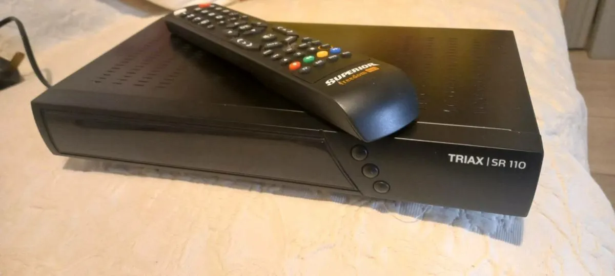 Toshiba DVD/CD/USB Player with remote & Scart lead - Image 2