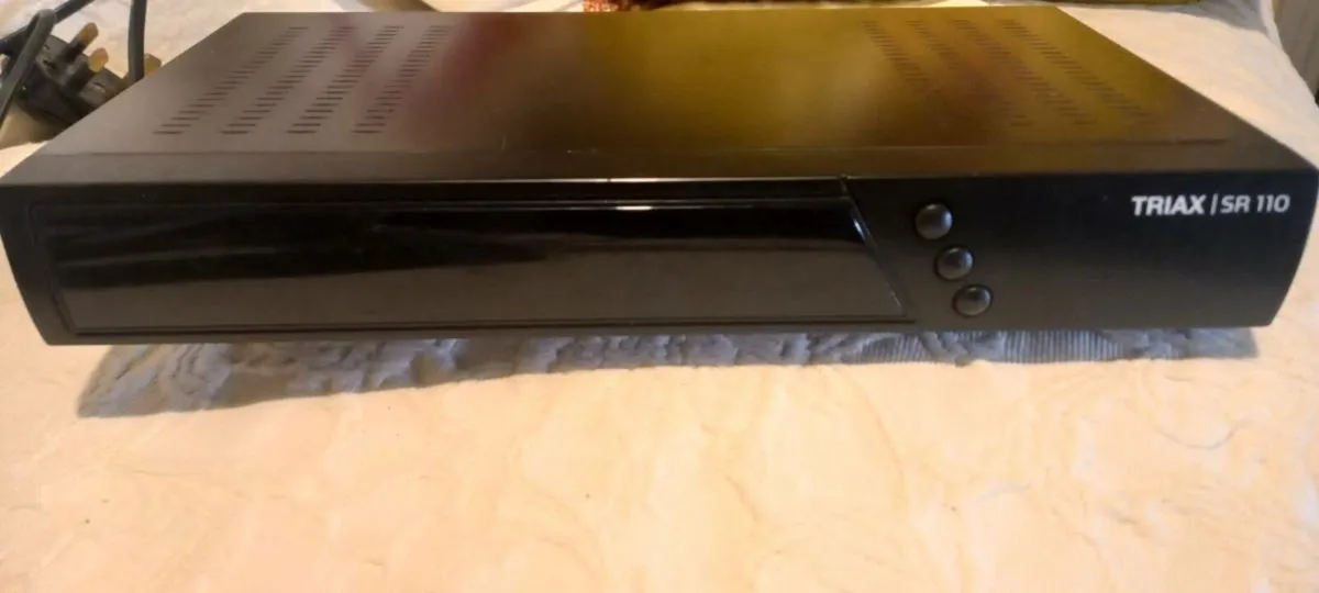 Toshiba DVD/CD/USB Player with remote & Scart lead - Image 3