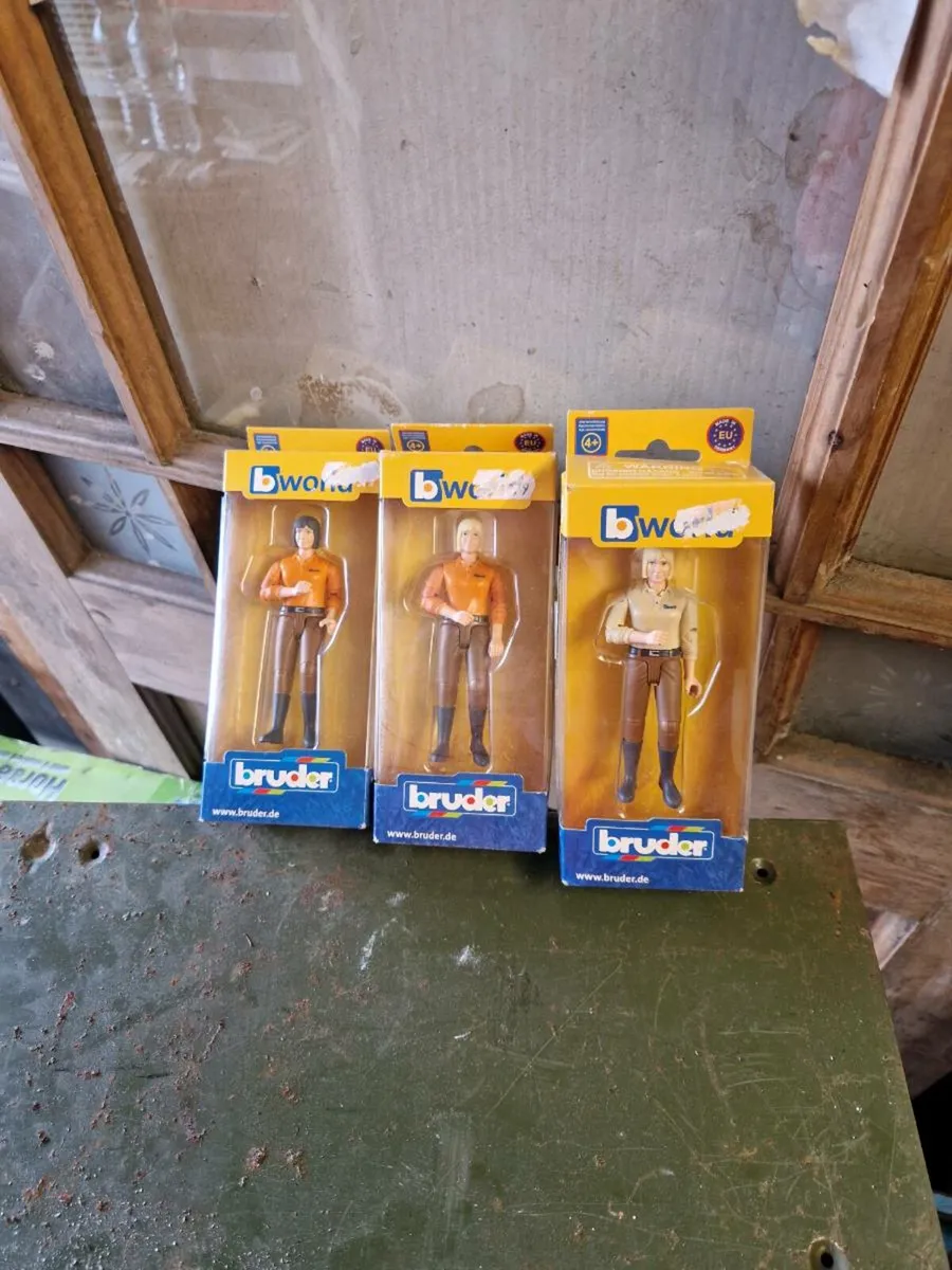 Bruder Farm Figures - Image 1