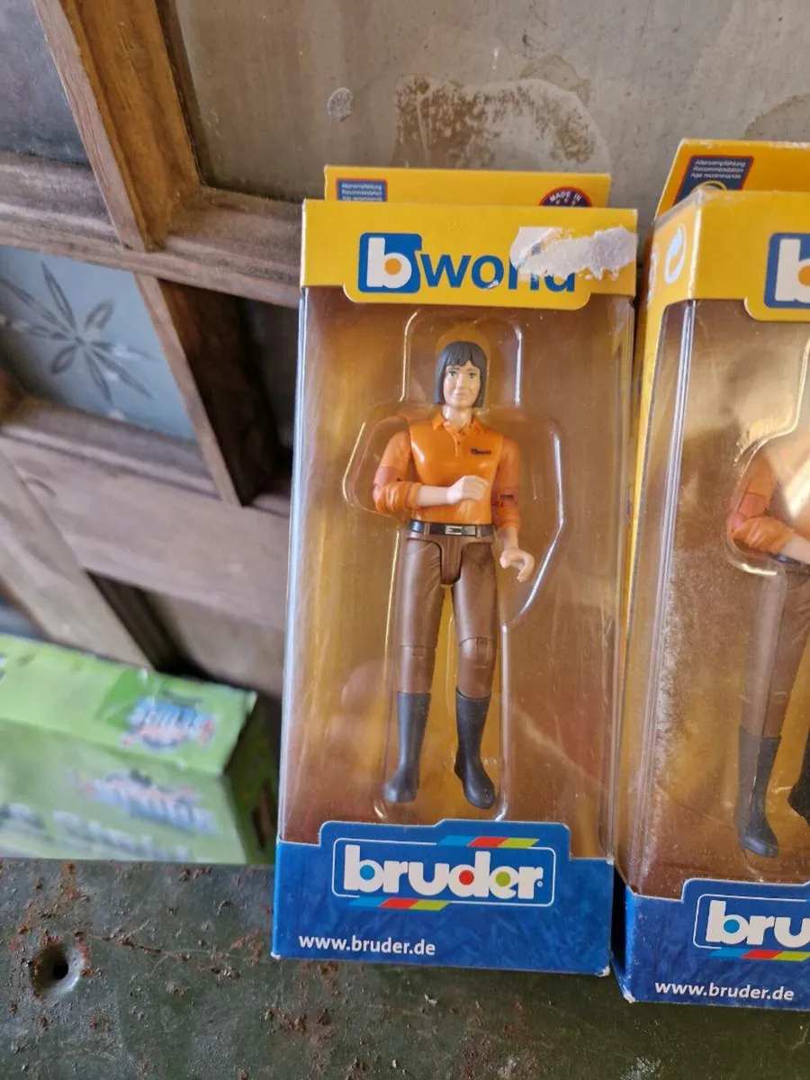 Bruder Farm Figures - Image 2