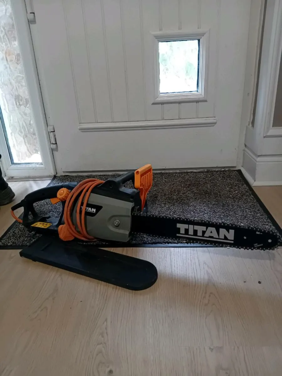 Titan corded chainsaw - Image 1