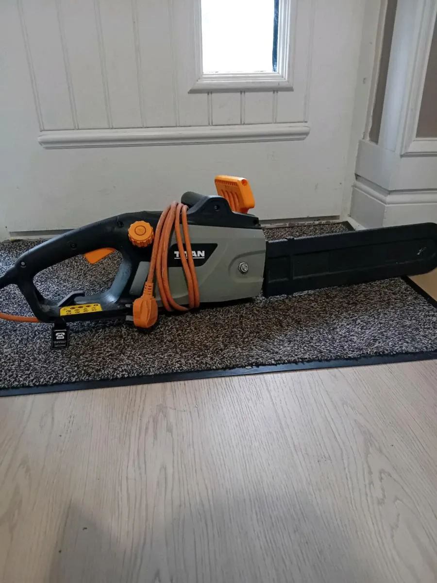 Titan corded chainsaw - Image 3