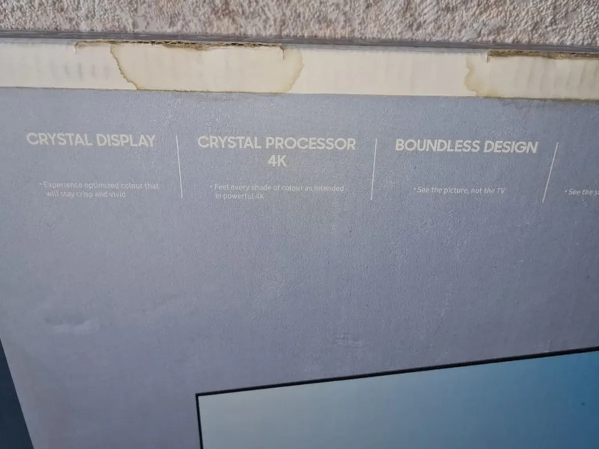 Samsung 55' Smart Tv  - New - Image 3