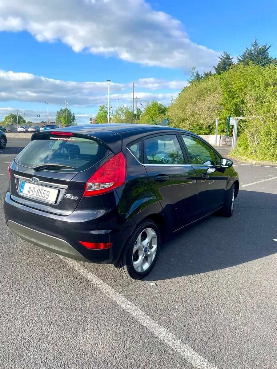 Black 2011 Ford Fiesta - Image 2