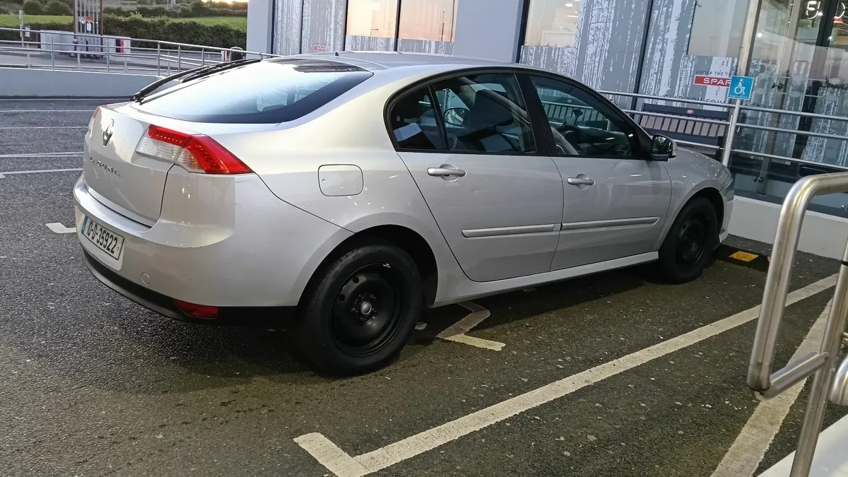 Renault Laguna 2010 - Image 2
