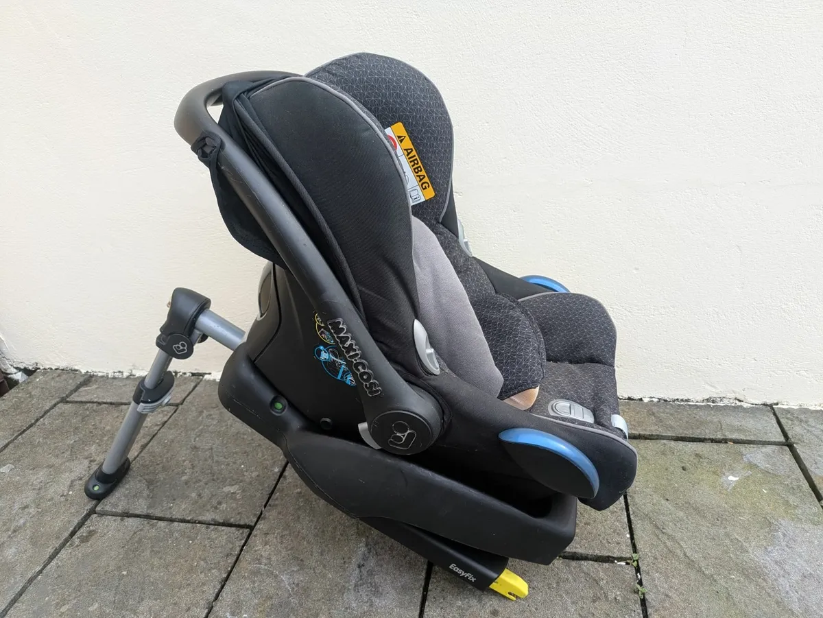 Car seat - Image 1