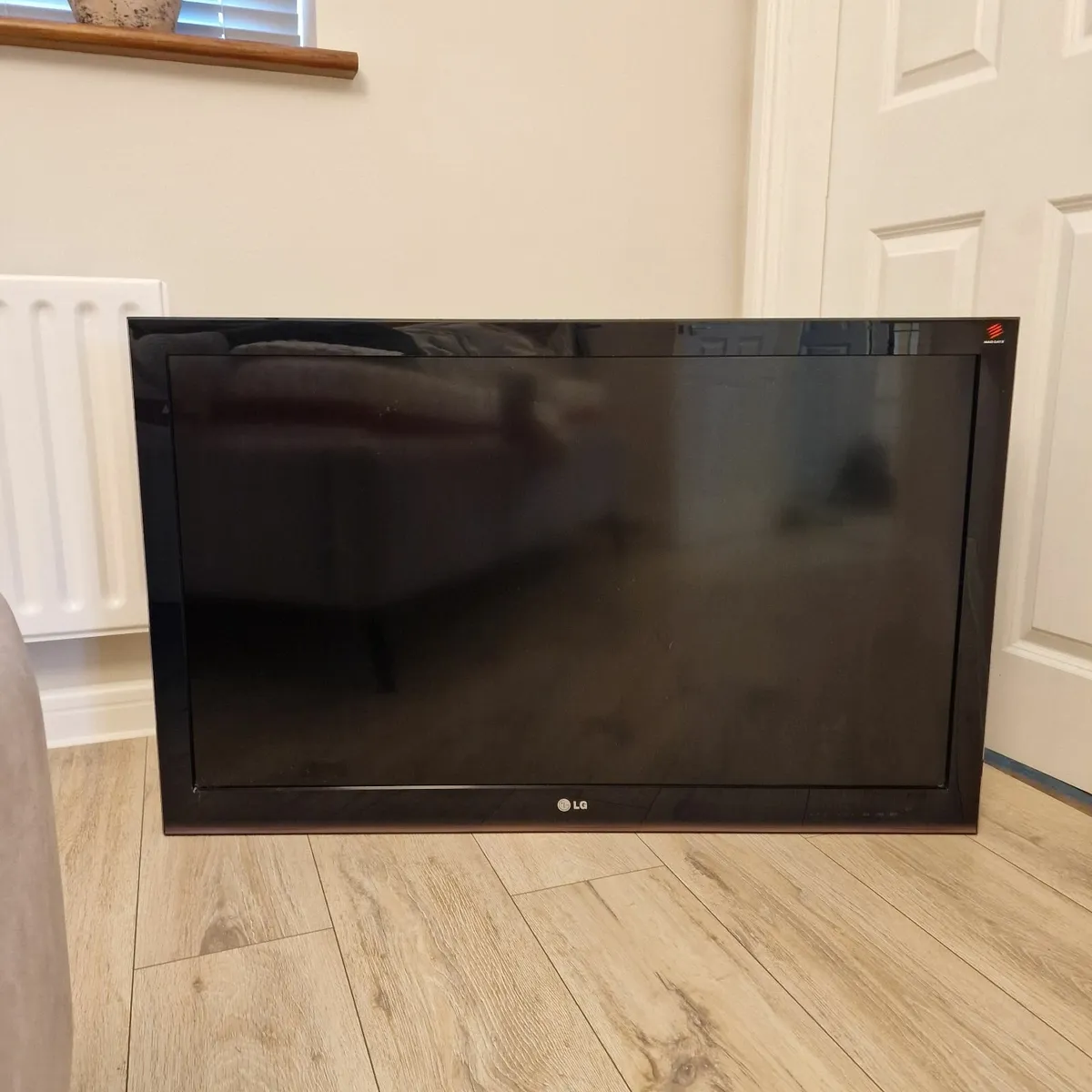 LG TV Full HD 42" - Image 1