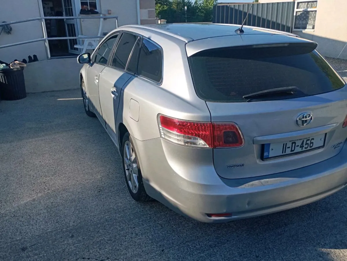 11 Toyota avensis tourer NCT till 5/26 tax 725 - Image 4
