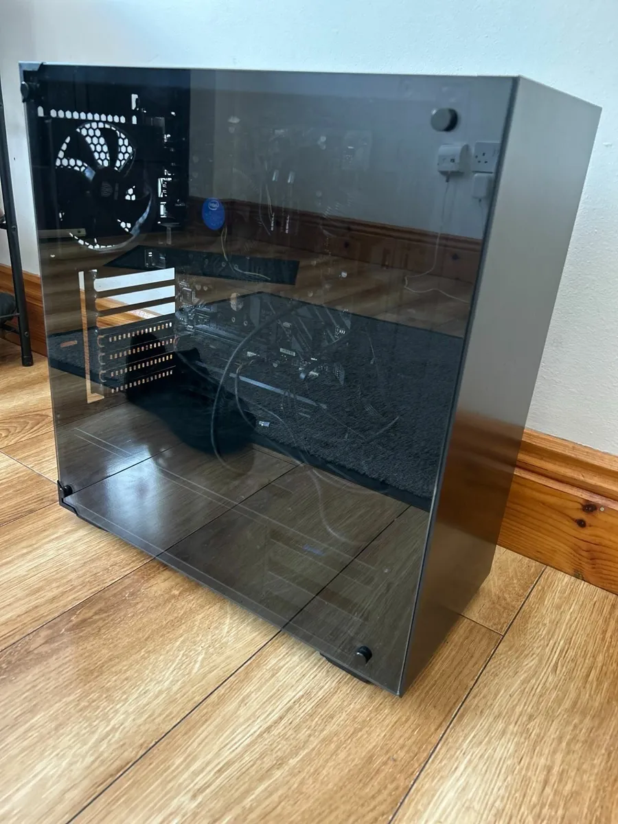 GAMING PC + PERIPHERALS - Image 3