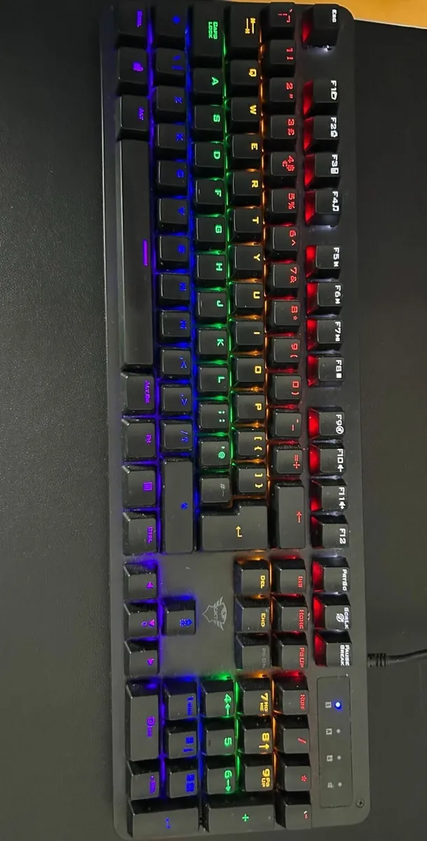 GAMING PC + PERIPHERALS - Image 4