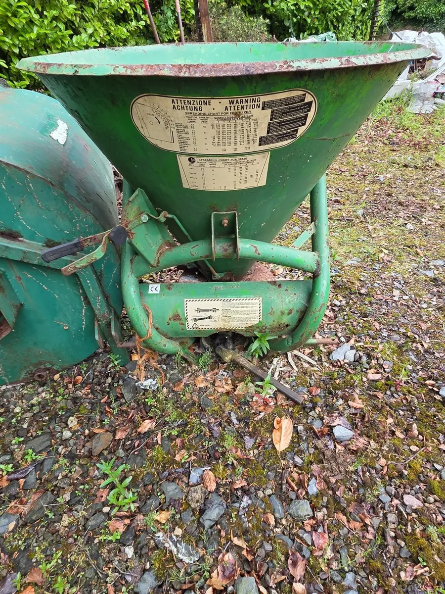 Fertiliser spreader - Image 2