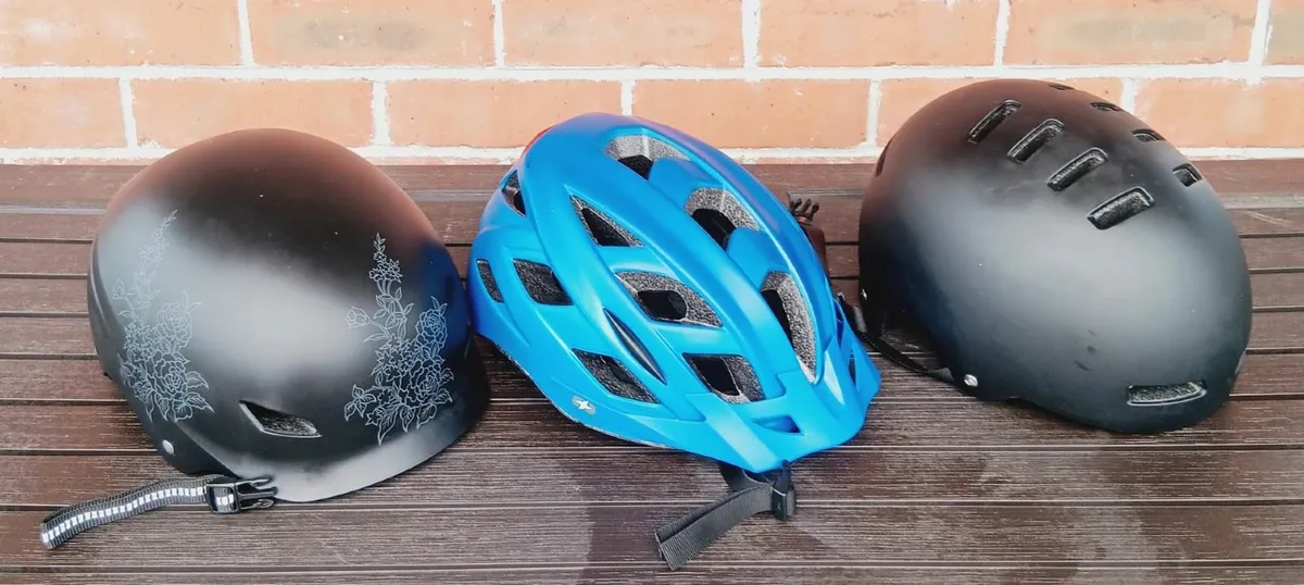 three bike helmets - Image 1