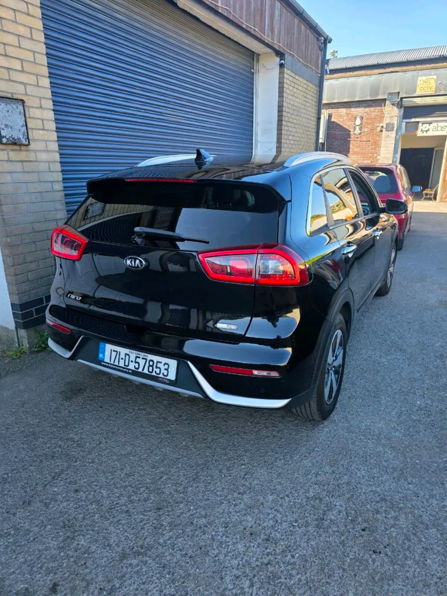 Car - Image 3