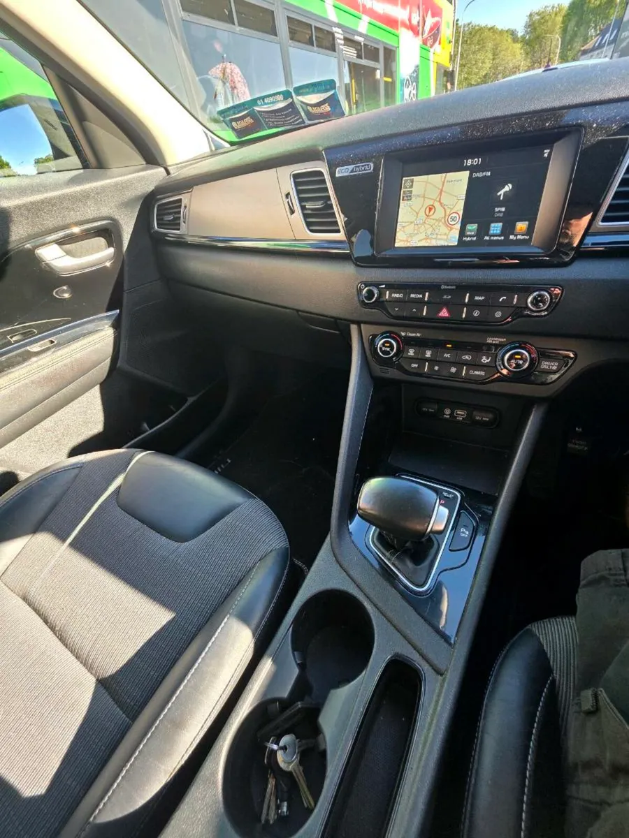 Car - Image 4