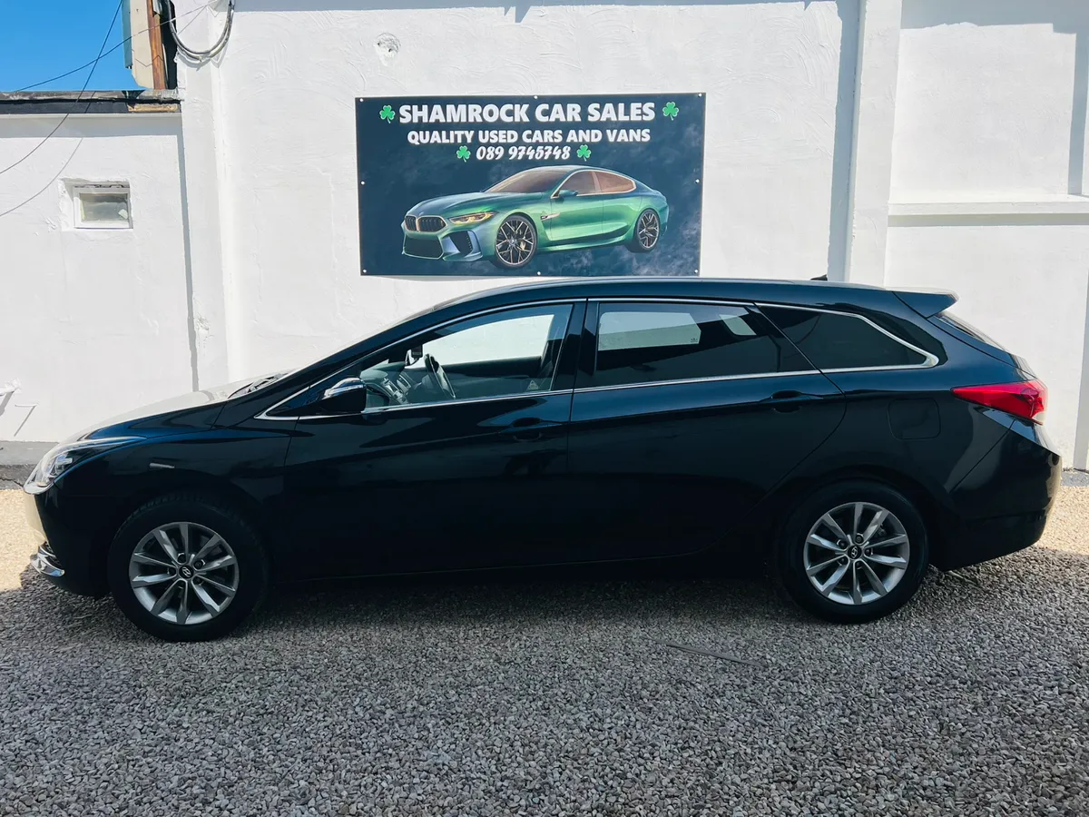 2015 Hyundai i40 1.7 Crdi Estate **Low miles** - Image 2