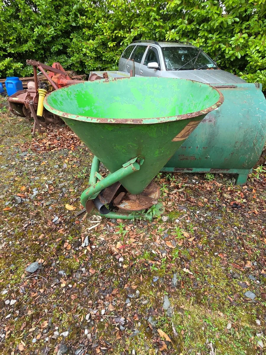 Fertiliser spreader - Image 3