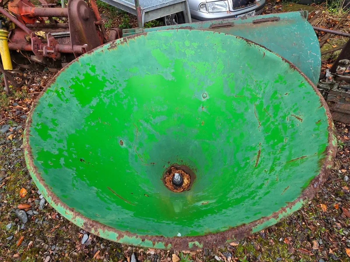 Fertiliser spreader - Image 4